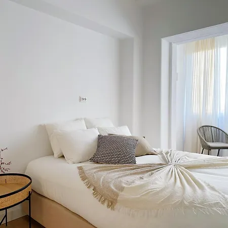 Soar I Urban Nest - Near Airport & Park ליסבון