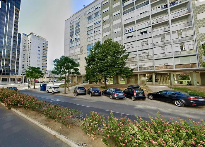 Soar L Av L Elegant Urban Quick Airport Access