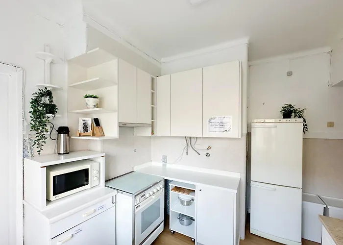 Soar L Av L Elegant Urban Quick Airport Access