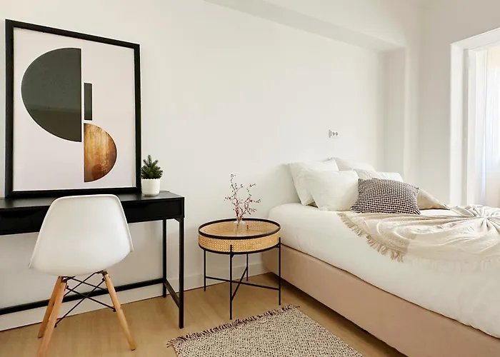 Soar L Av L Elegant Urban Quick Airport Access