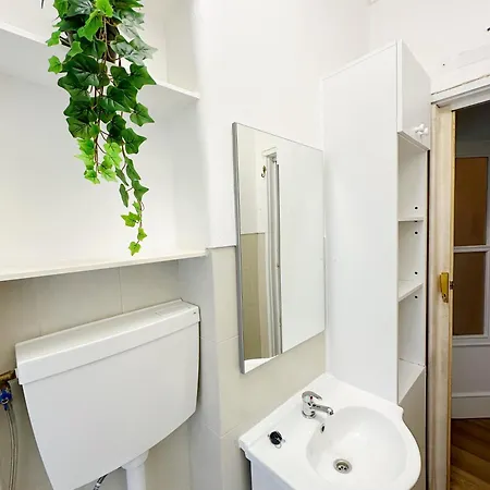 Rum i privatbostad Campo Grande L Elegant Urban Stay, Quick Airport Access Lisboa