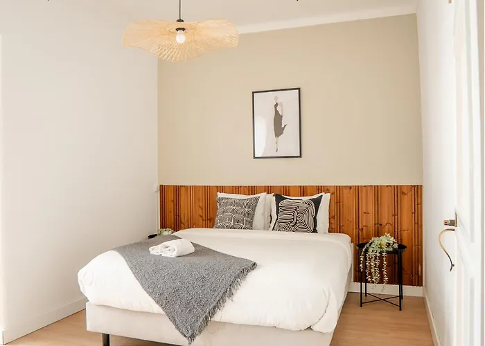 Homestay Soar L Av L Elegant Urban Quick Airport Access Lisbon