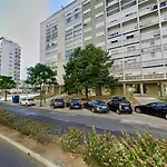 Soar L Av L Elegant Urban Quick Airport Access