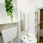 Homestay Soar L Av L Elegant Urban Quick Airport Access Lisbon