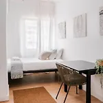 Soar L Av L Elegant Urban Quick Airport Access Homestay Lisbon